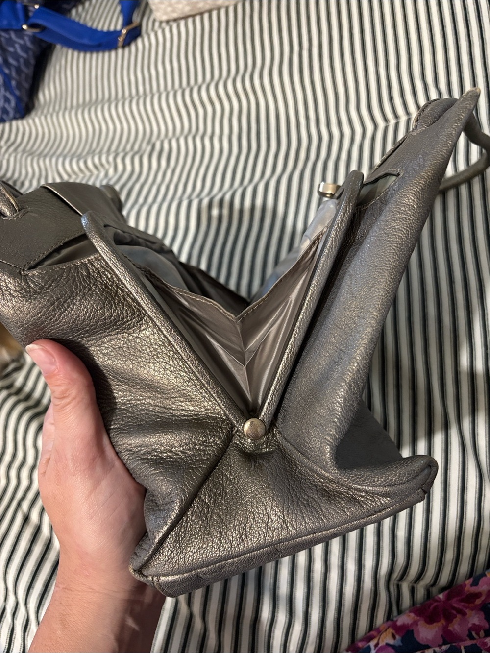 Metallic Leather vintage Celine shoulder bag - Picture 8 of 16